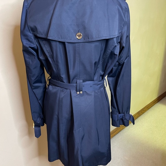 Michael Kors trench in Navy with gold hardware sz L - Picture 4 of 4